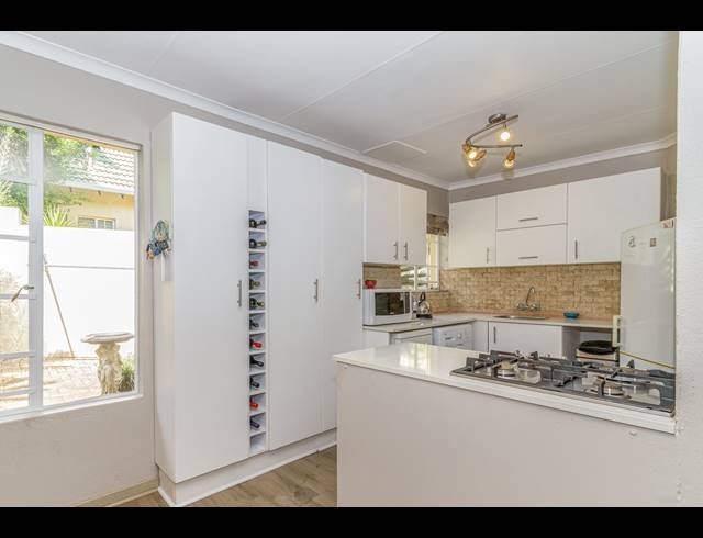 3 BEDROOM TOWNHOUSE FOR SALE IN SONNEGLANS